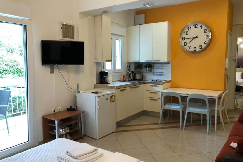 Cozy Studio Near the Beach room 1